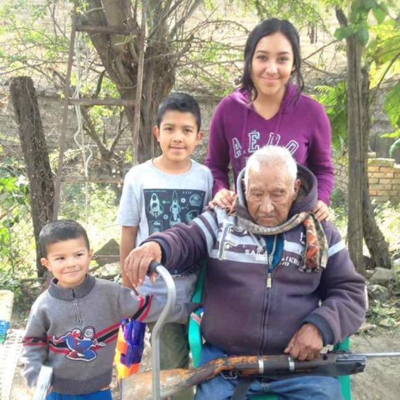 Meet your Posher, Denisse - Picture 1 of 1